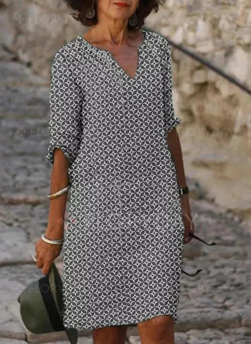 Luftiges Sommerkleid mit weitem und bequemem Schnitt