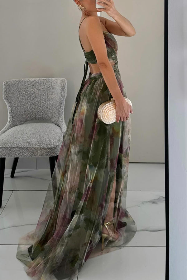 Maxikleid für den Sommer mit Blumenmuster und offenem Rücken