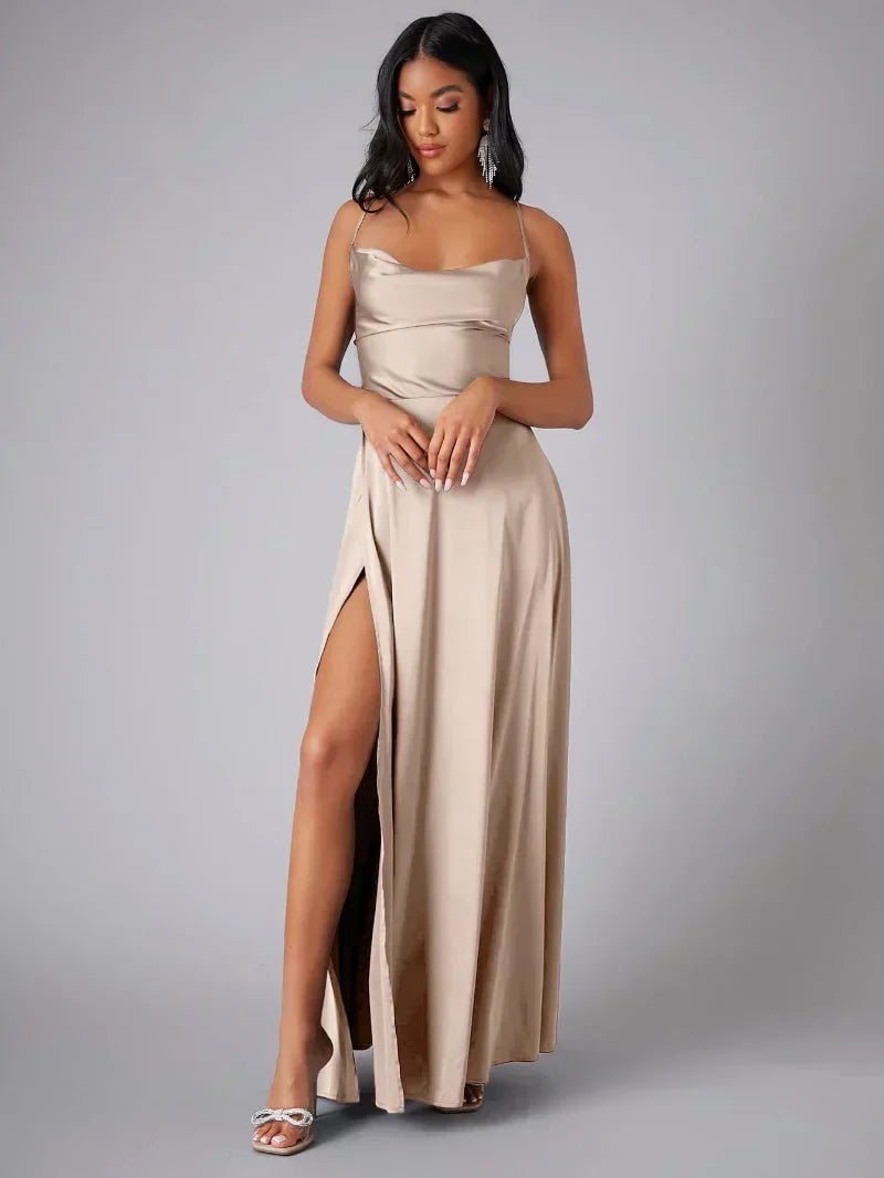 Satin-Abendkleid mit drapiertem Ausschnitt und Rückenausschnitt