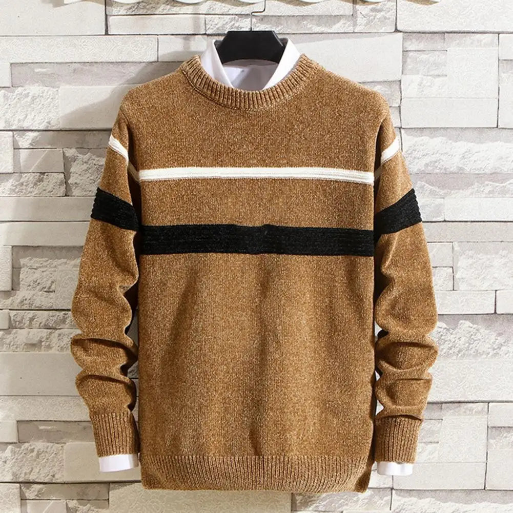Eng anliegendes Herren-Polo mit Streifen
