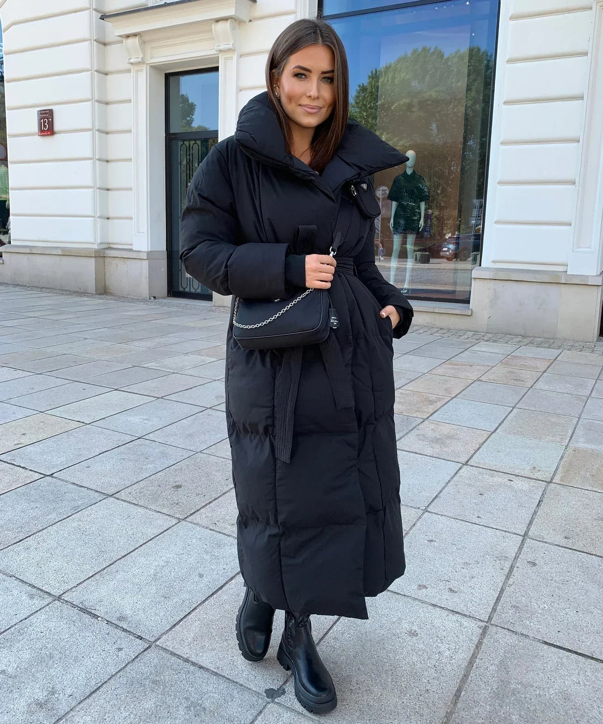 Langer Wintermantel für Damen – Eleganter gesteppter Mantel mit Gürtel