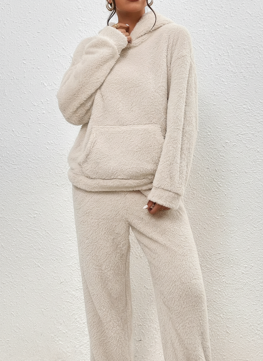 Damen Loungewear Set aus Fleece – Weicher Kapuzenpullover und Hose für den Winter