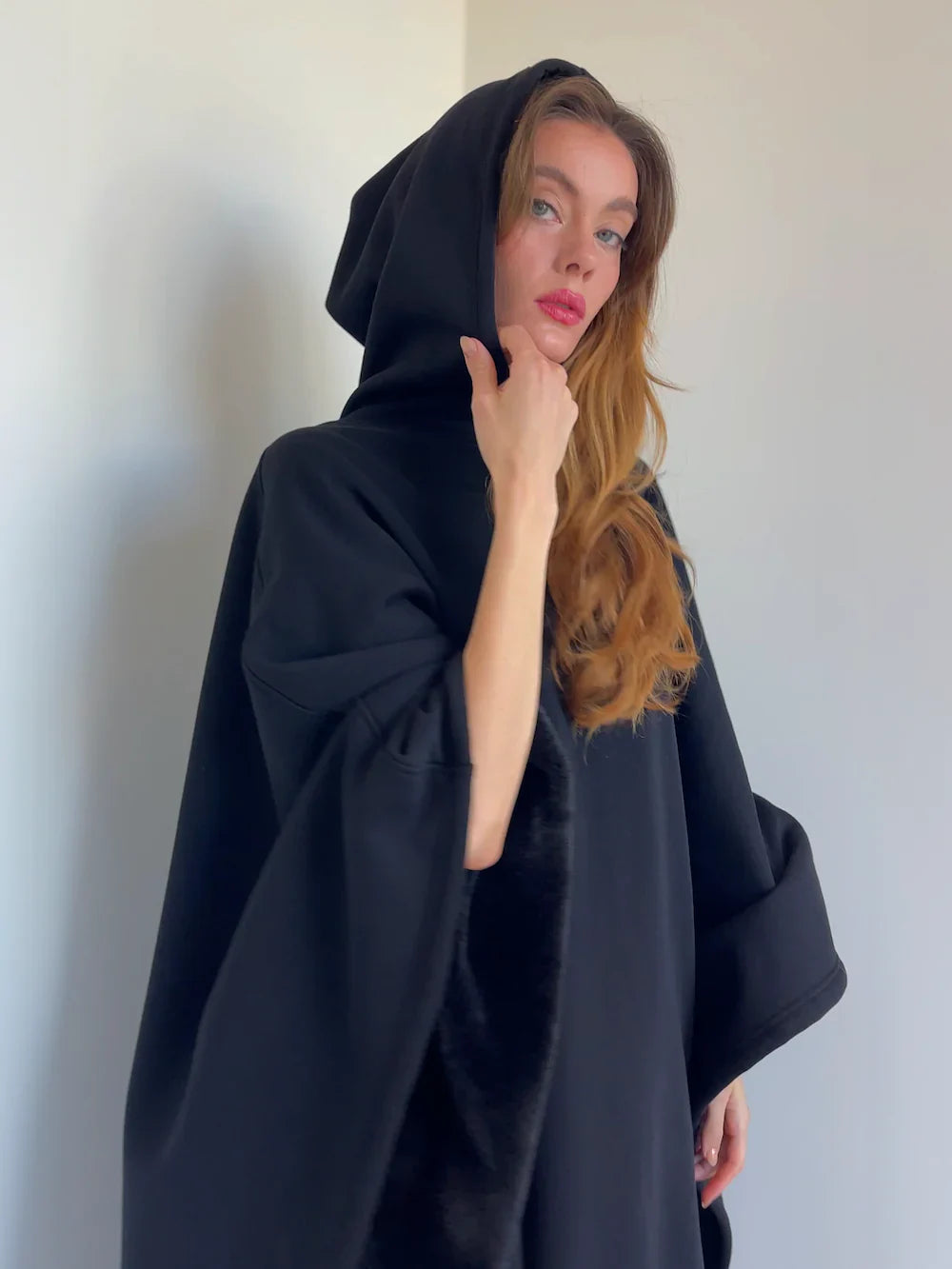 Poncho d’hiver oversize avec capuche – Design chaud et confortable