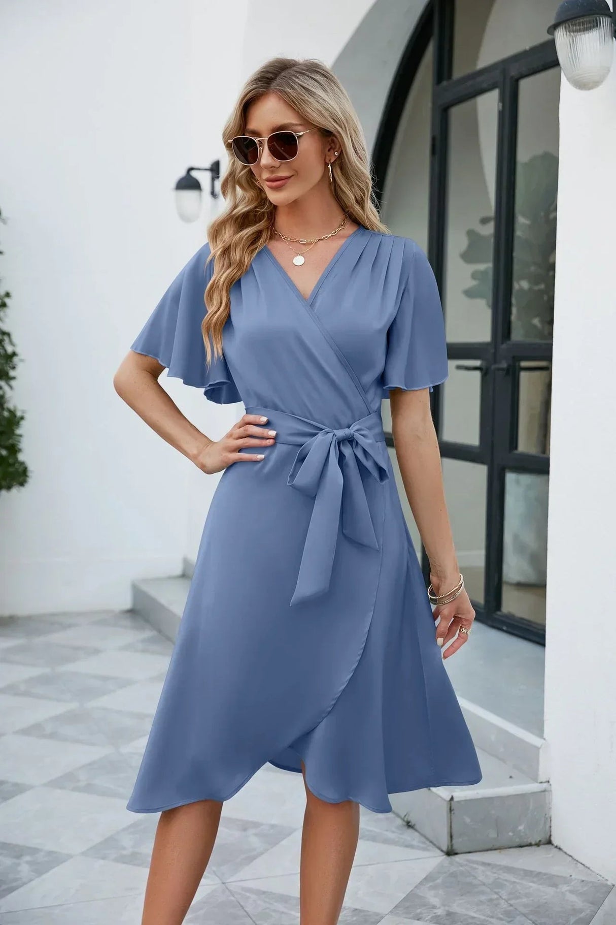 Sommerkleid mit V-Ausschnitt aus leichtem Stoff für Damen
