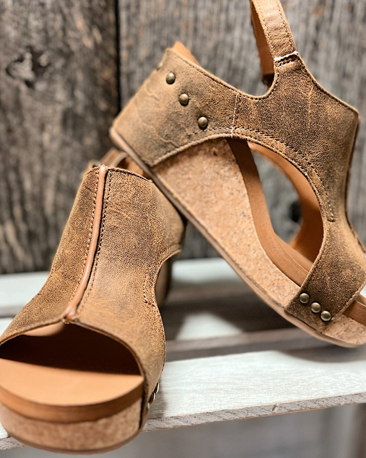 Ergonomische und bequeme Sandalen für Frauen aus veganem Leder