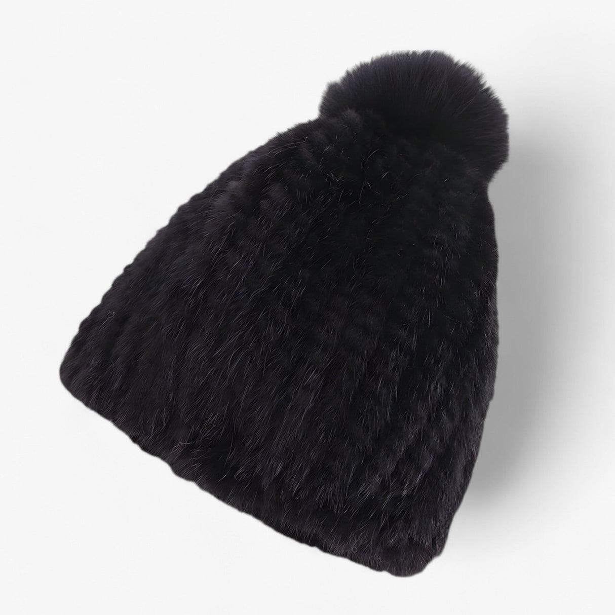 Luxus Bommelmütze – Eleganter Winterhut mit weicher Textur