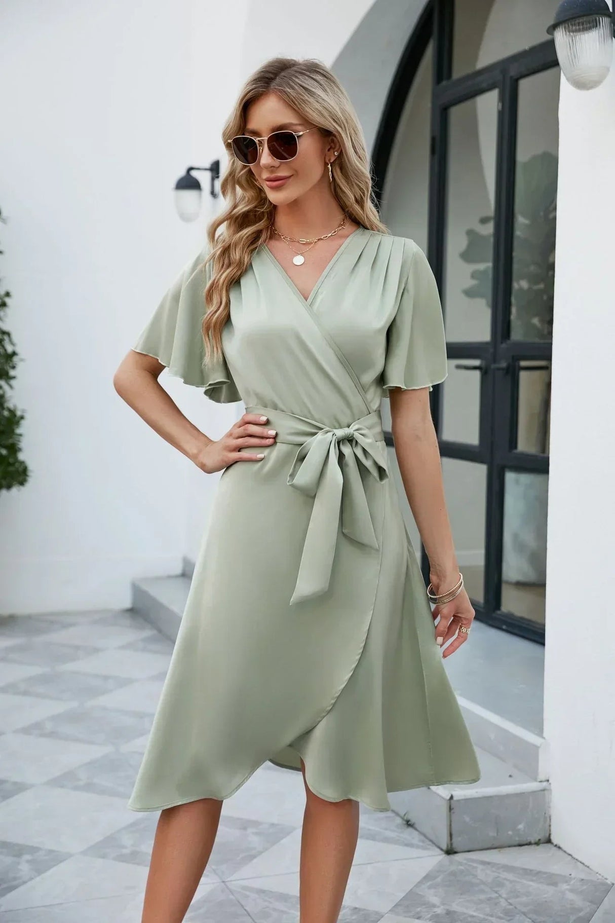 Sommerkleid mit V-Ausschnitt aus leichtem Stoff für Damen