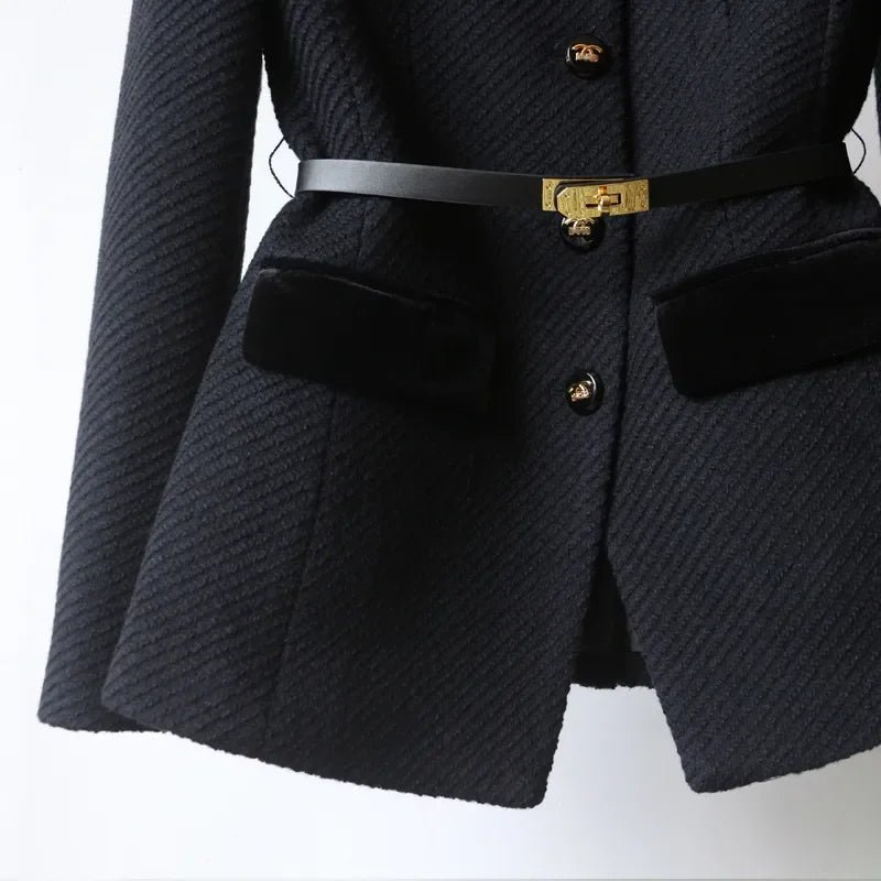 Eleganter Damenblazer – Taillierte Jacke mit goldenen Knöpfen