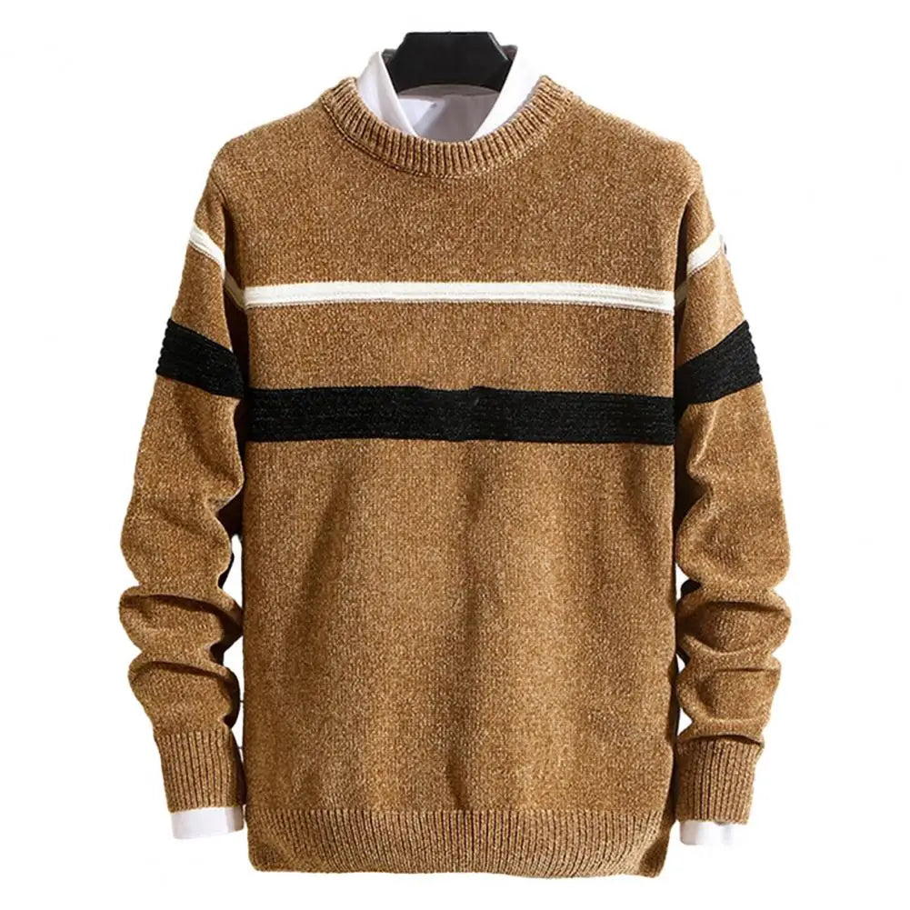 Eng anliegendes Herren-Polo mit Streifen