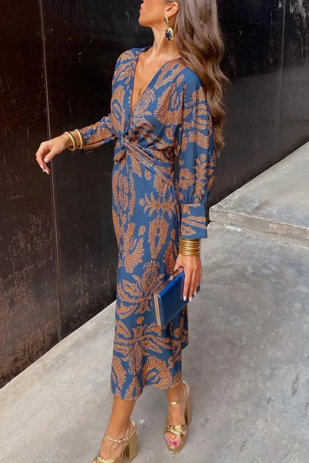 Elegantes Kleid mit V-Ausschnitt für besondere Anlässe
