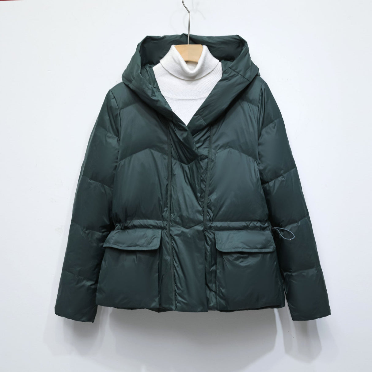 Kurze gesteppte Damenjacke – Warmer Wintermantel mit Kapuze