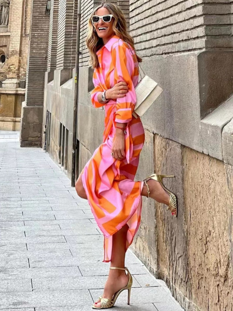 Sommerkleid mit Wickeldesign und elegantem Kragen