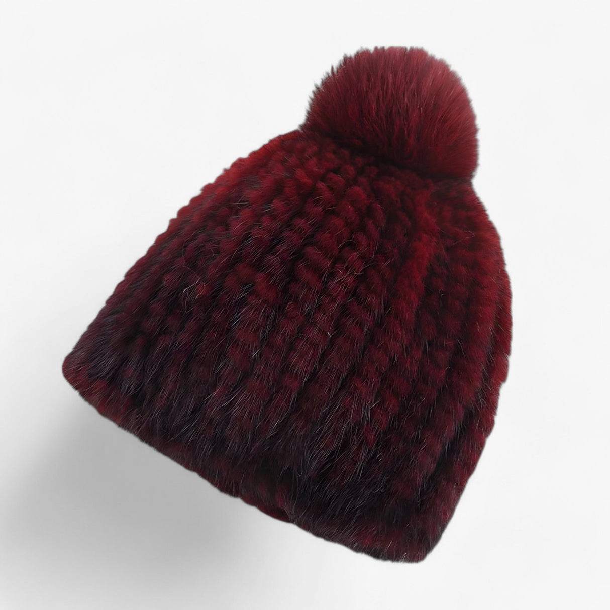 Luxus Bommelmütze – Eleganter Winterhut mit weicher Textur