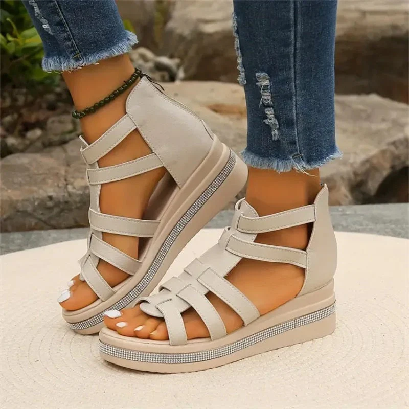 Gladiator-Sandalen Damen – Keilabsatz mit Reißverschluss und gekreuzten Riemen