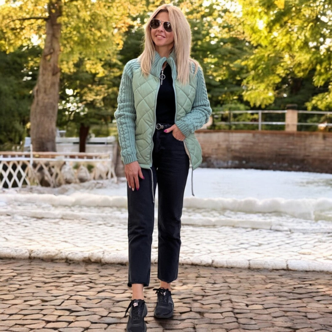 Steppjacke mit Strickärmeln und hohem Kragen
