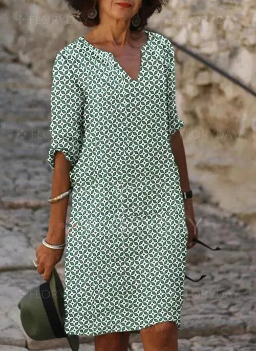 Luftiges Sommerkleid mit weitem und bequemem Schnitt
