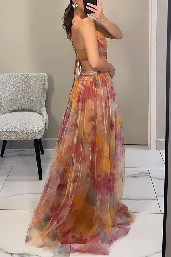 Maxikleid für den Sommer mit Blumenmuster und offenem Rücken