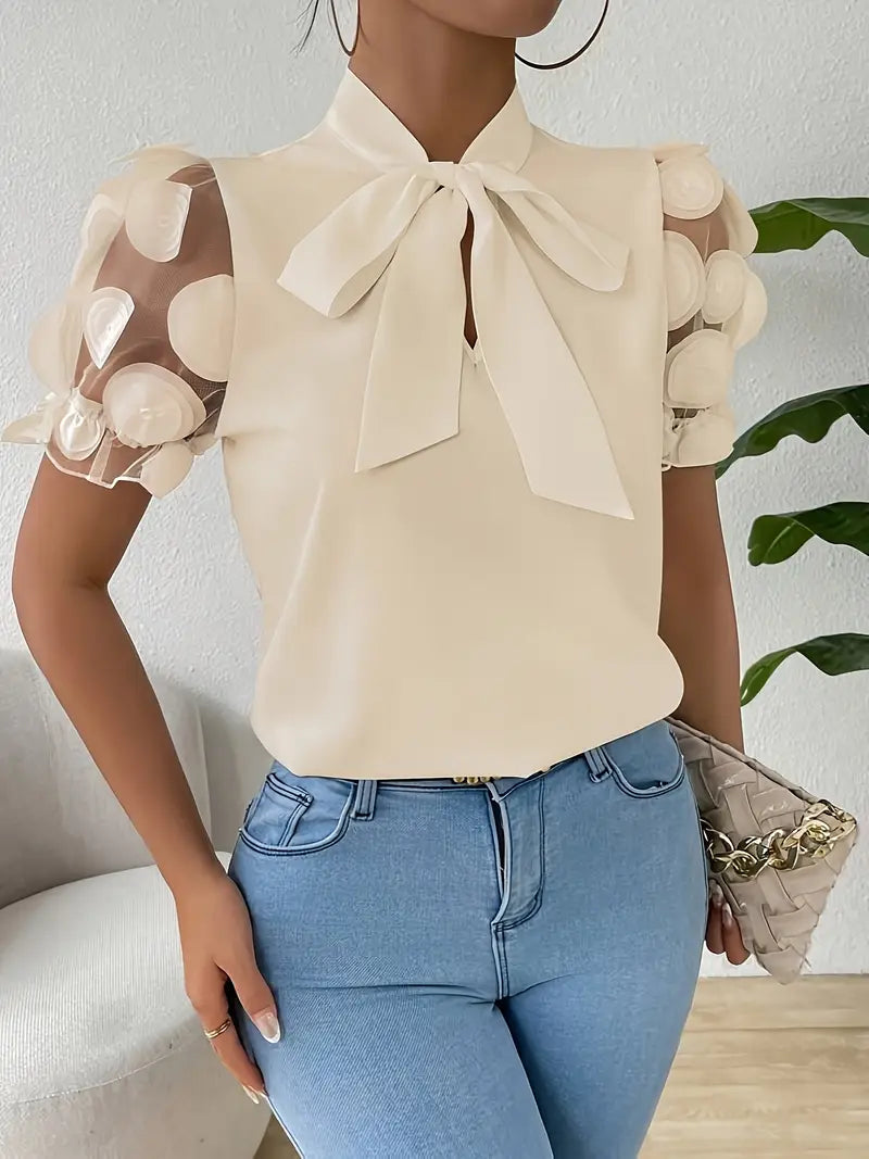 Elegante Bluse mit Schleifendetail und 3D-Tüllärmeln