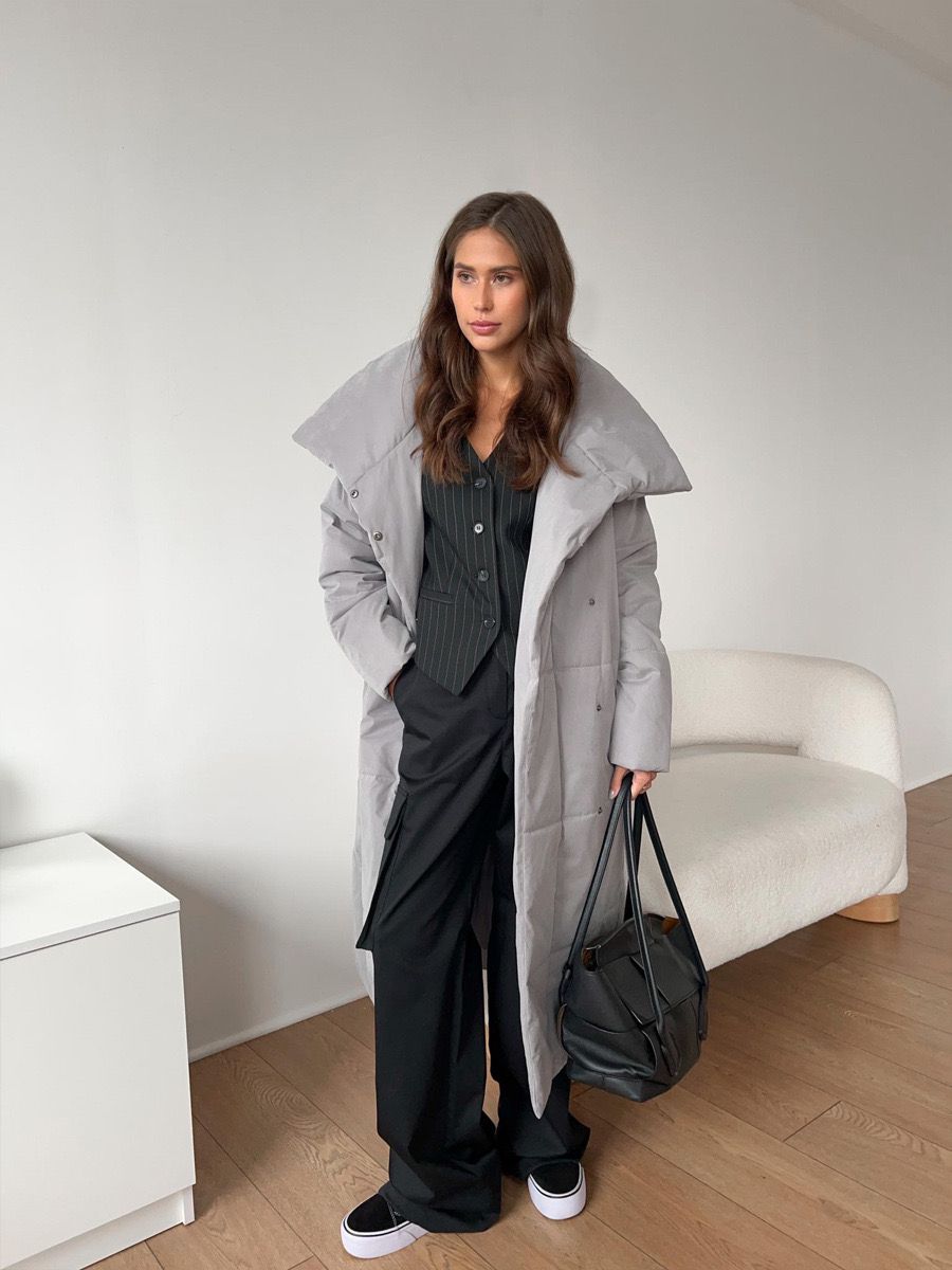 Langer Wintermantel für Damen – Eleganter gesteppter Mantel mit Gürtel