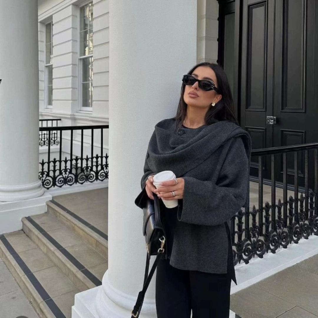 Elegancki i delikatny damski płaszcz cape