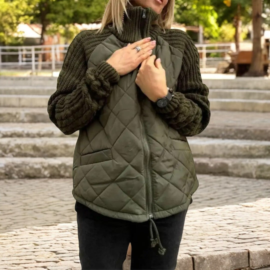 Steppjacke mit Strickärmeln und hohem Kragen