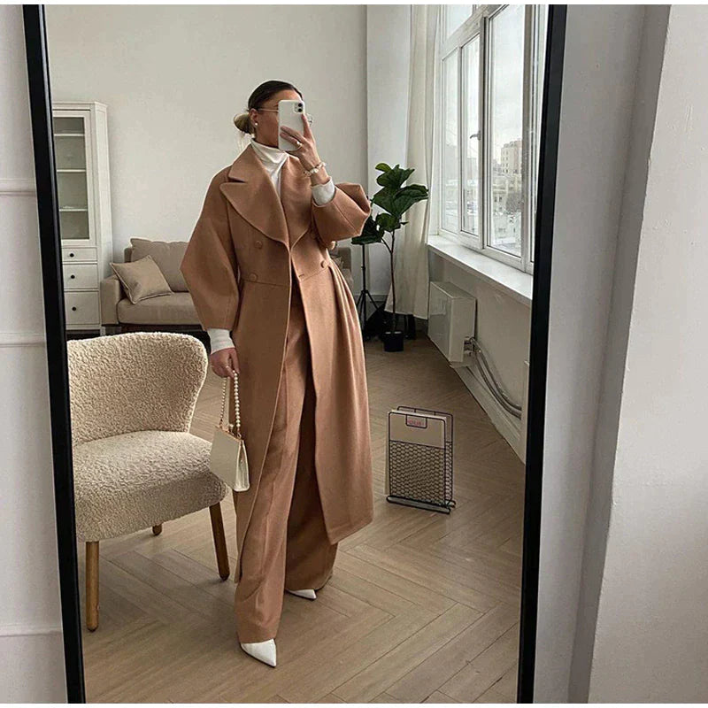 Eleganter langer Damenmantel – Stylischer Mantel mit Schlitz und Gürtel