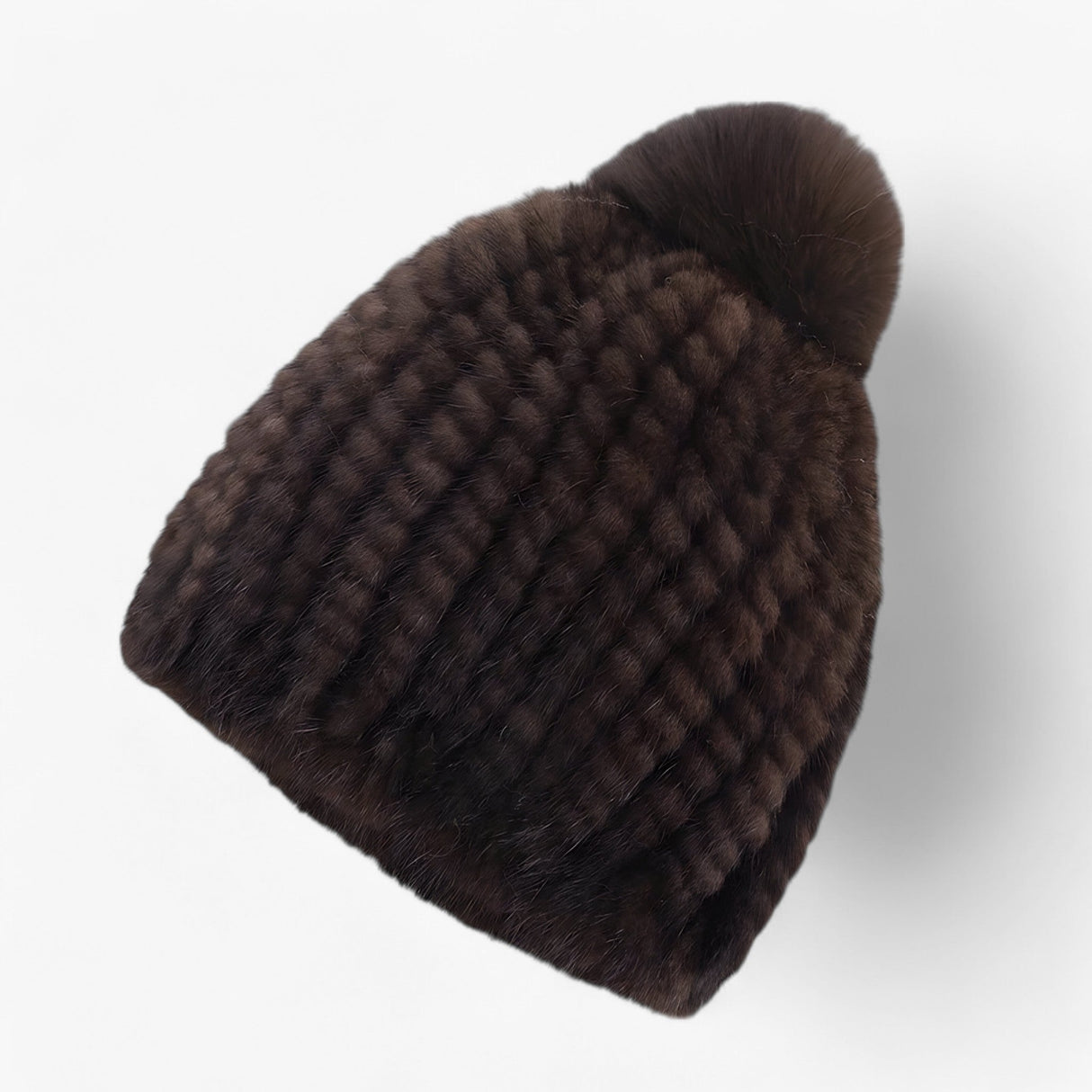 Luxus Bommelmütze – Eleganter Winterhut mit weicher Textur