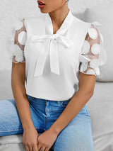 Elegante Bluse mit Schleifendetail und 3D-Tüllärmeln