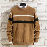 Eng anliegendes Herren-Polo mit Streifen