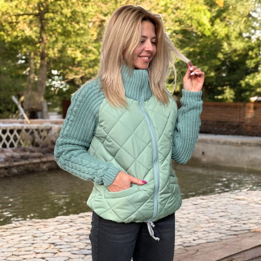 Steppjacke mit Strickärmeln und hohem Kragen