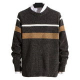 Eng anliegendes Herren-Polo mit Streifen