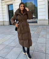 Langer Wintermantel für Damen – Eleganter gesteppter Mantel mit Gürtel