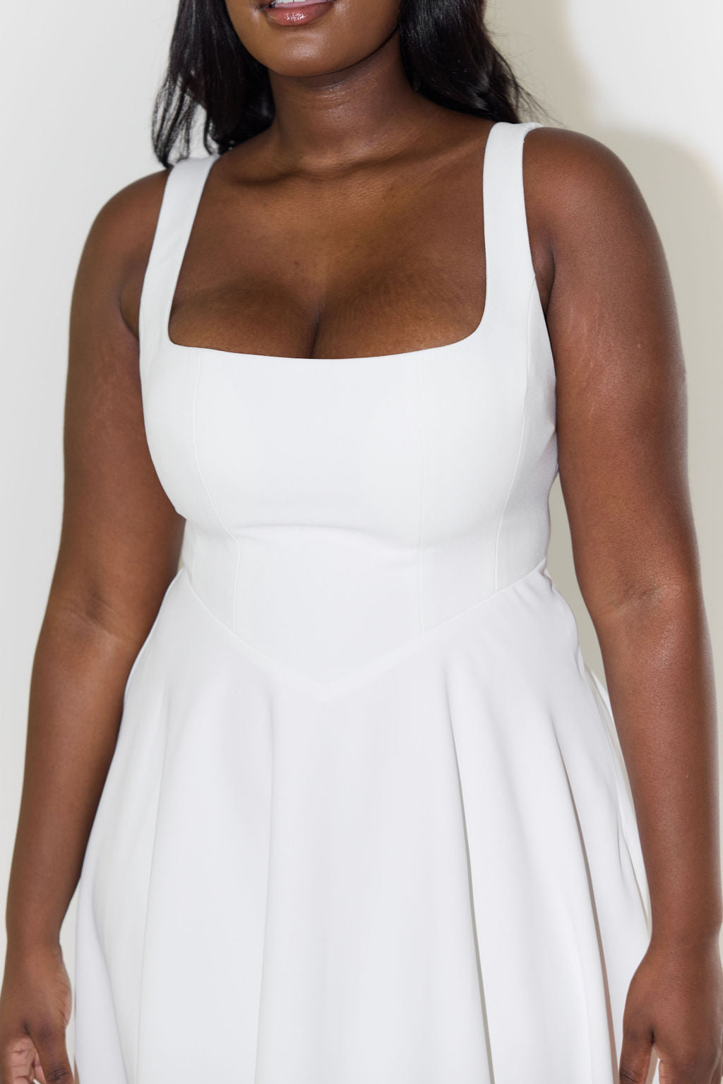 Robe Midi à Encolure Carrée - Style Élégant et Durable