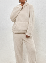 Damen Loungewear Set aus Fleece – Weicher Kapuzenpullover und Hose für den Winter