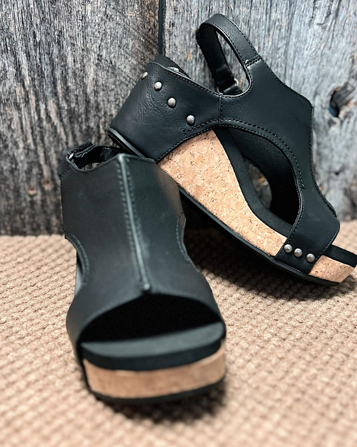 Ergonomische und bequeme Sandalen für Frauen aus veganem Leder