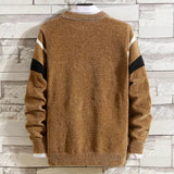 Eng anliegendes Herren-Polo mit Streifen