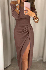 Sommerkleid mit freiliegenden Schultern und elegantem Schlitz