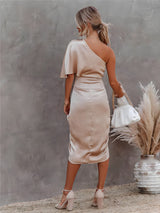Elegantes Midikleid mit glamourösem Schnitt