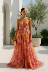 Maxikleid für den Sommer mit Blumenmuster und offenem Rücken