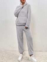 Damen Loungewear Set aus Fleece – Weicher Kapuzenpullover und Hose für den Winter