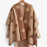 Szal z sercami – ciepły i elegancki szalik damski na zimę