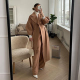 Eleganter langer Damenmantel – Stylischer Mantel mit Schlitz und Gürtel