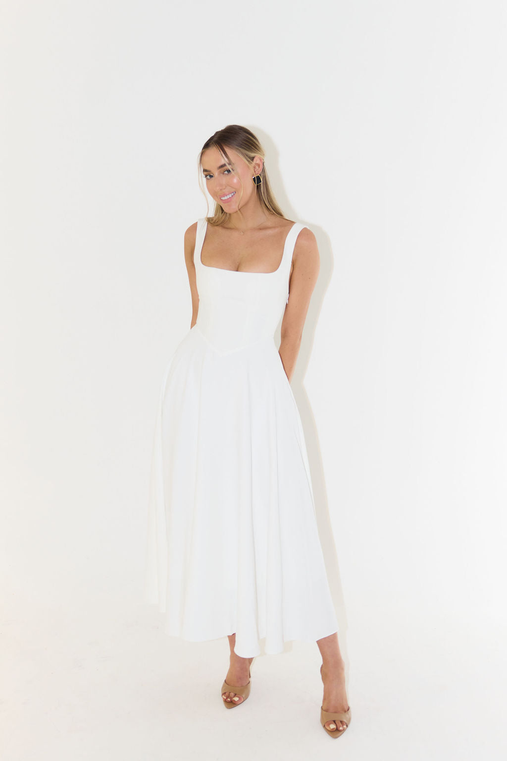 Robe Midi à Encolure Carrée - Style Élégant et Durable
