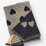 Szal z sercami – ciepły i elegancki szalik damski na zimę