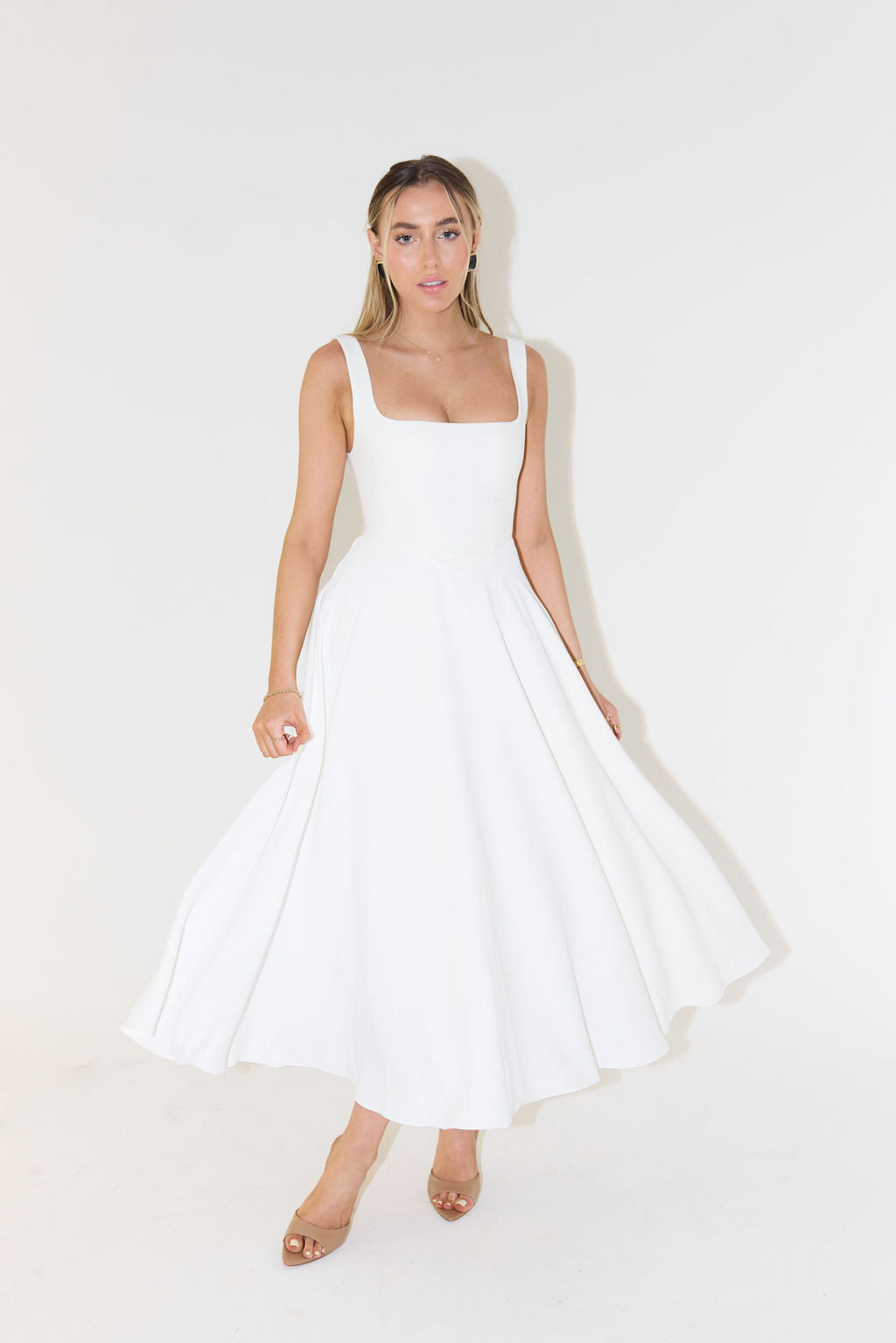 Robe Midi à Encolure Carrée - Style Élégant et Durable