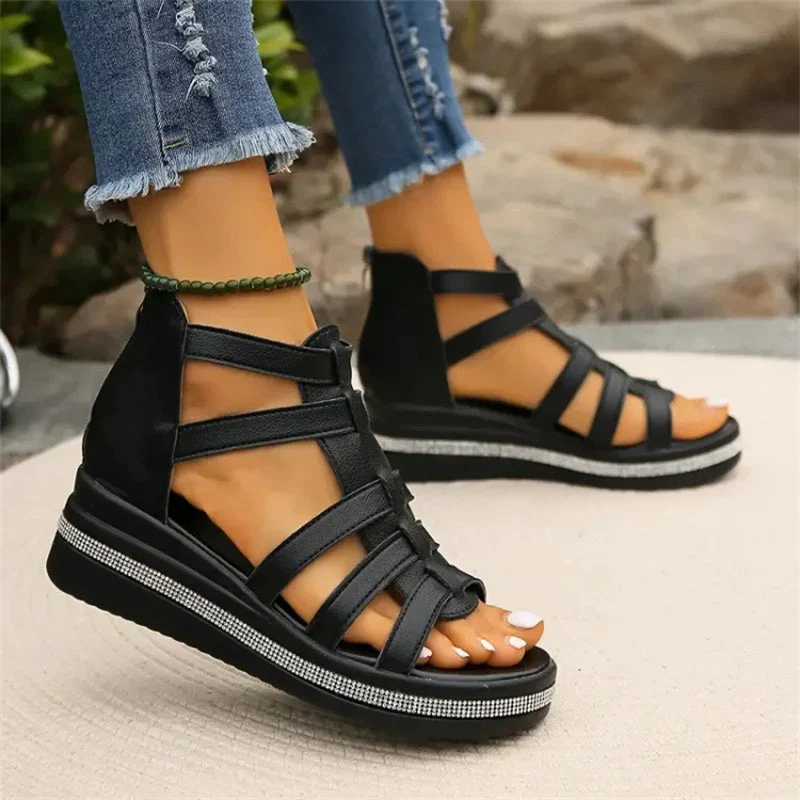 Gladiator-Sandalen Damen – Keilabsatz mit Reißverschluss und gekreuzten Riemen