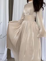 Elegantes Maxikleid mit Gürtel und V-Ausschnitt