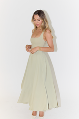 Robe Midi à Encolure Carrée - Style Élégant et Durable