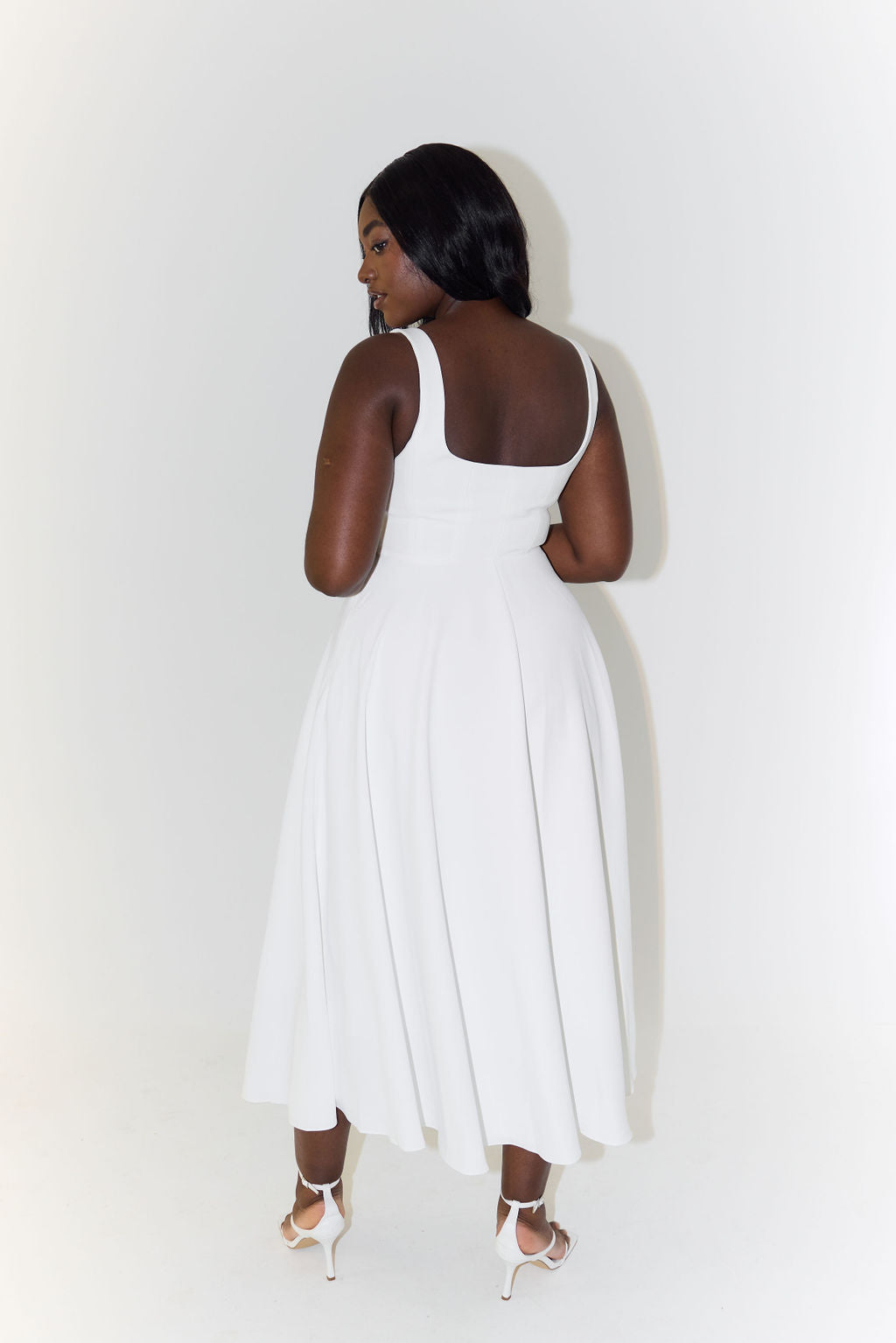 Robe Midi à Encolure Carrée - Style Élégant et Durable