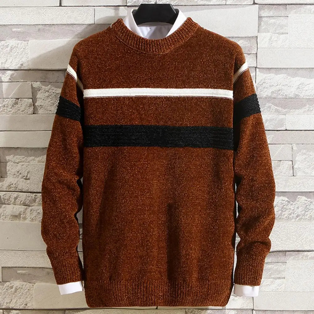 Eng anliegendes Herren-Polo mit Streifen
